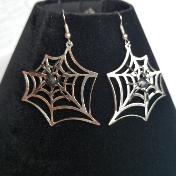 💥 Halloween Earrings Skeletons & Spiderwebs - Picture 2 of 3